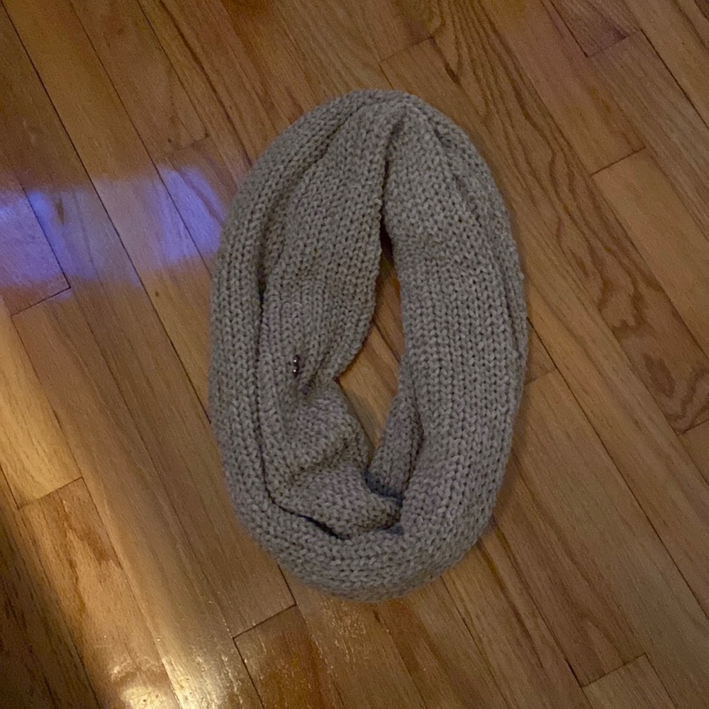 Beige knit scarf